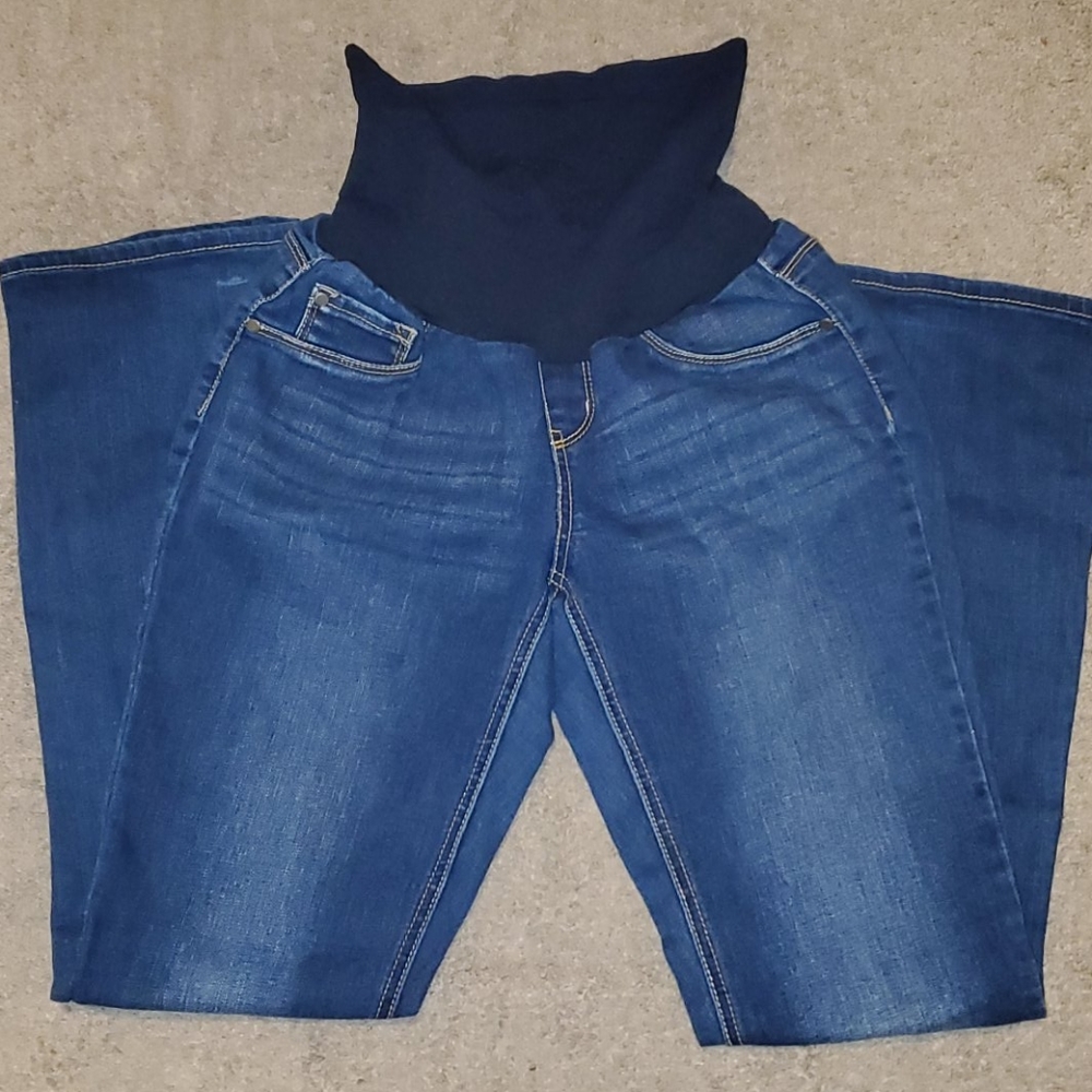 Jessica Simpson|| maternity jeans